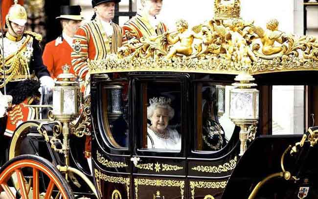 The Queen travelling by carriage to the Palace of Westminster